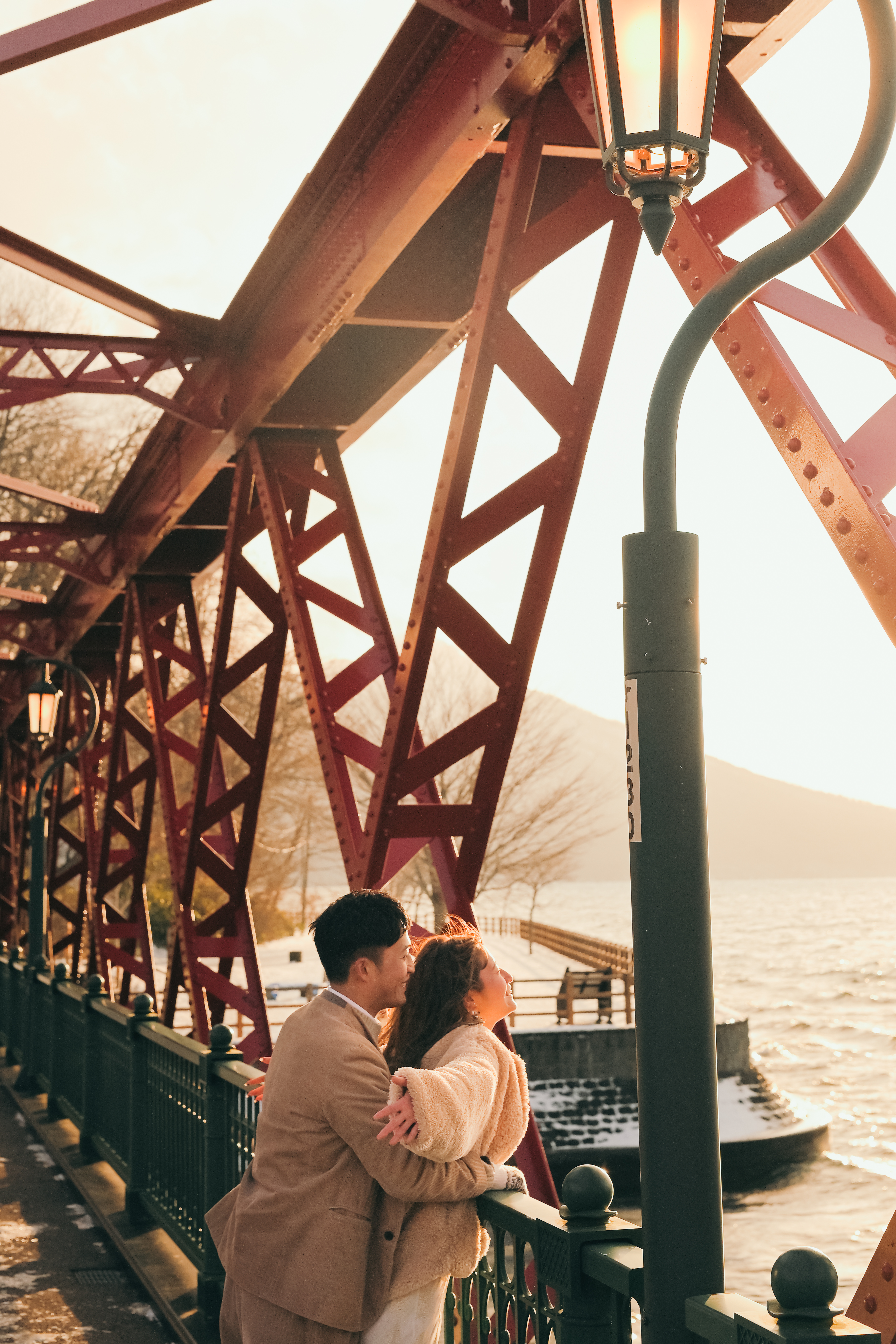 鉄橋でのウエディングフォト